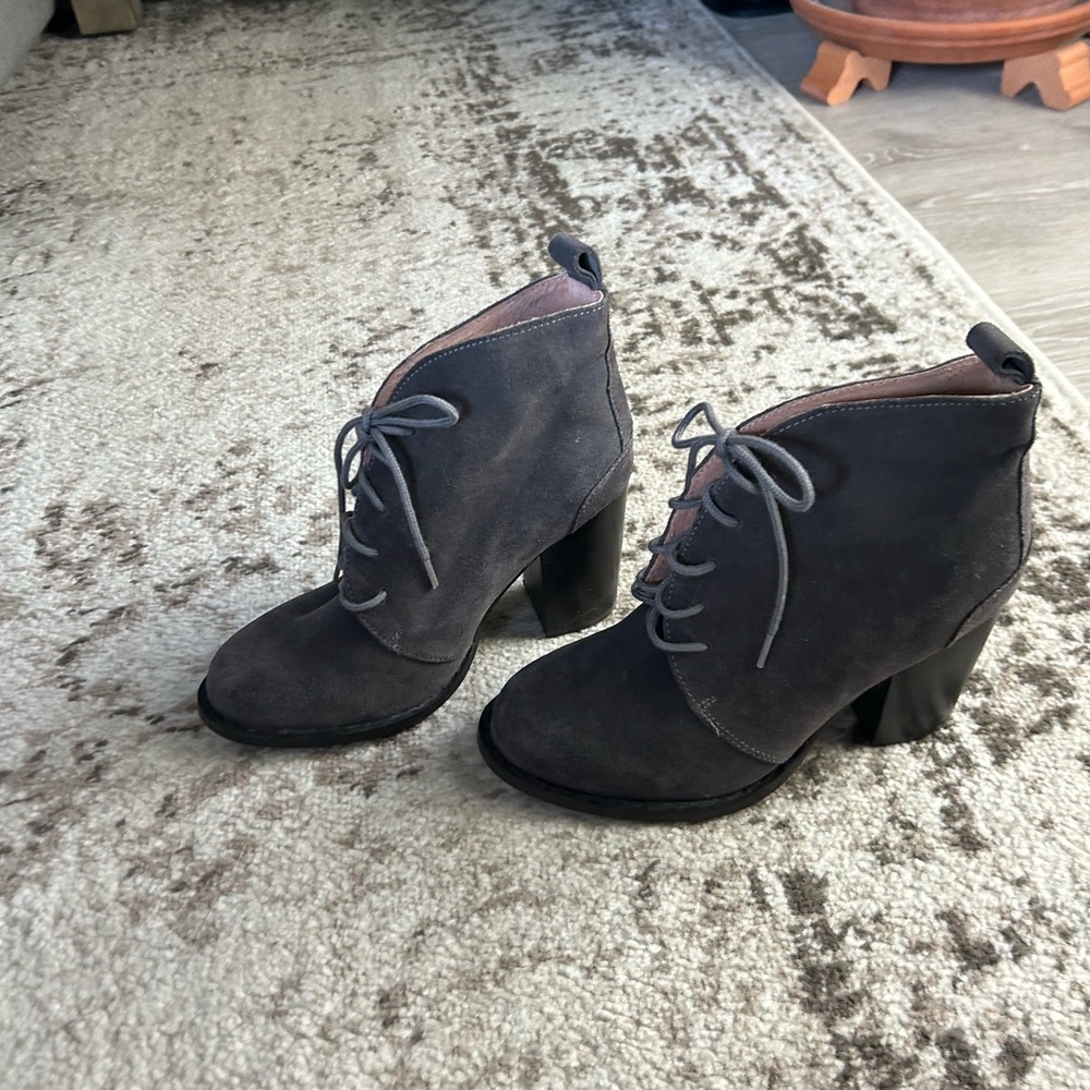 Women's Grey Suede Seychelles Ankle Booties 7